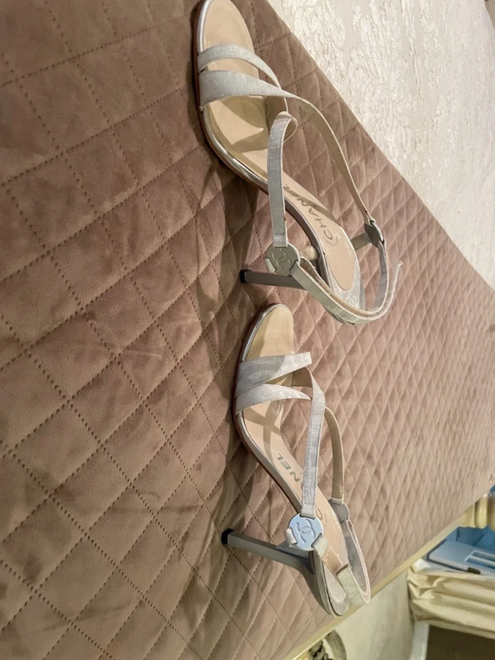 CHANEL Silver Metallic Strappy Slingback Sandals. Very good condition